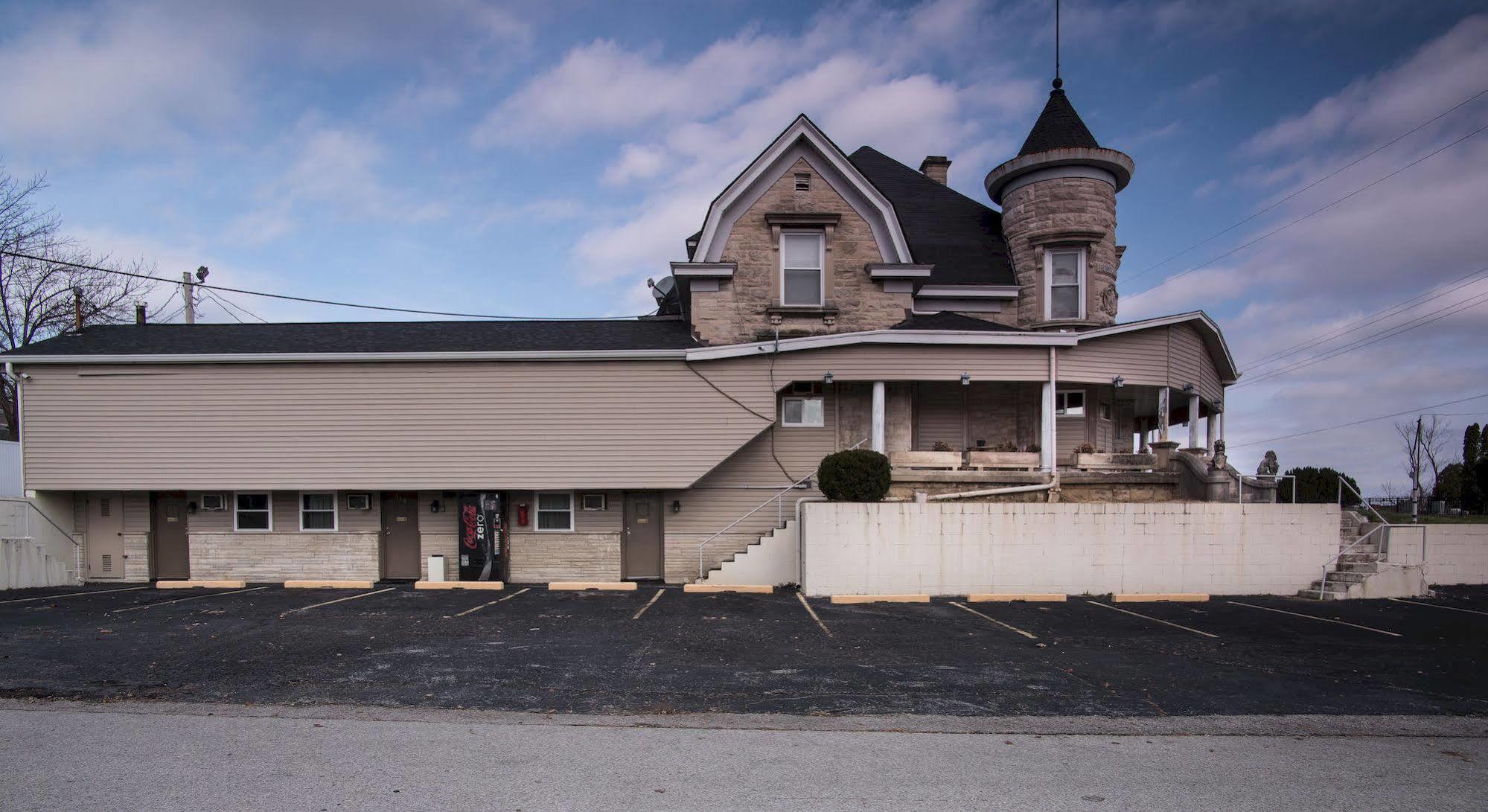 Rosemount Motel Бедфорд Экстерьер фото