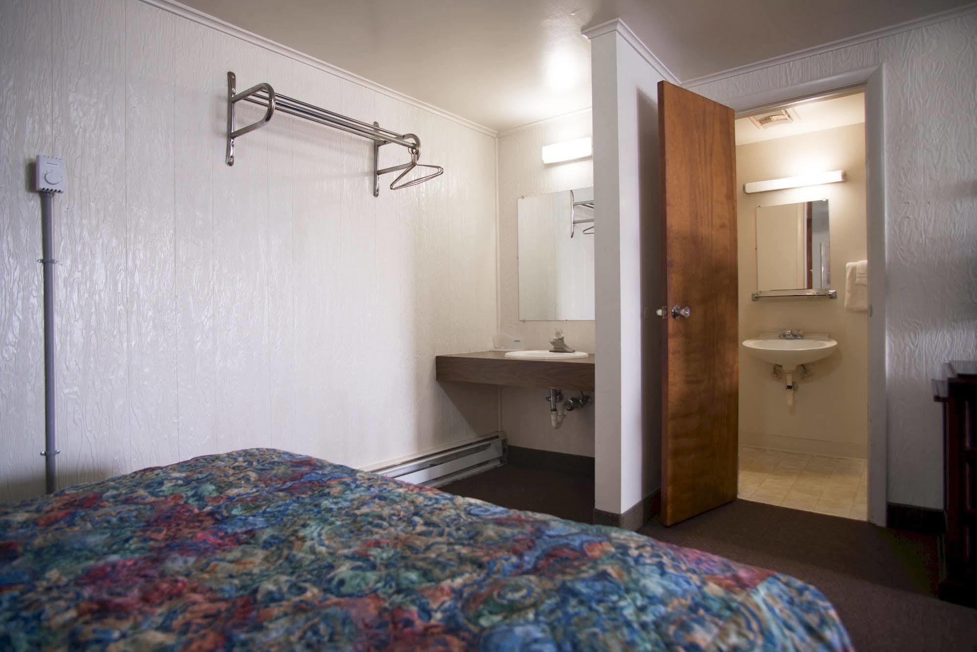 Rosemount Motel Бедфорд Экстерьер фото